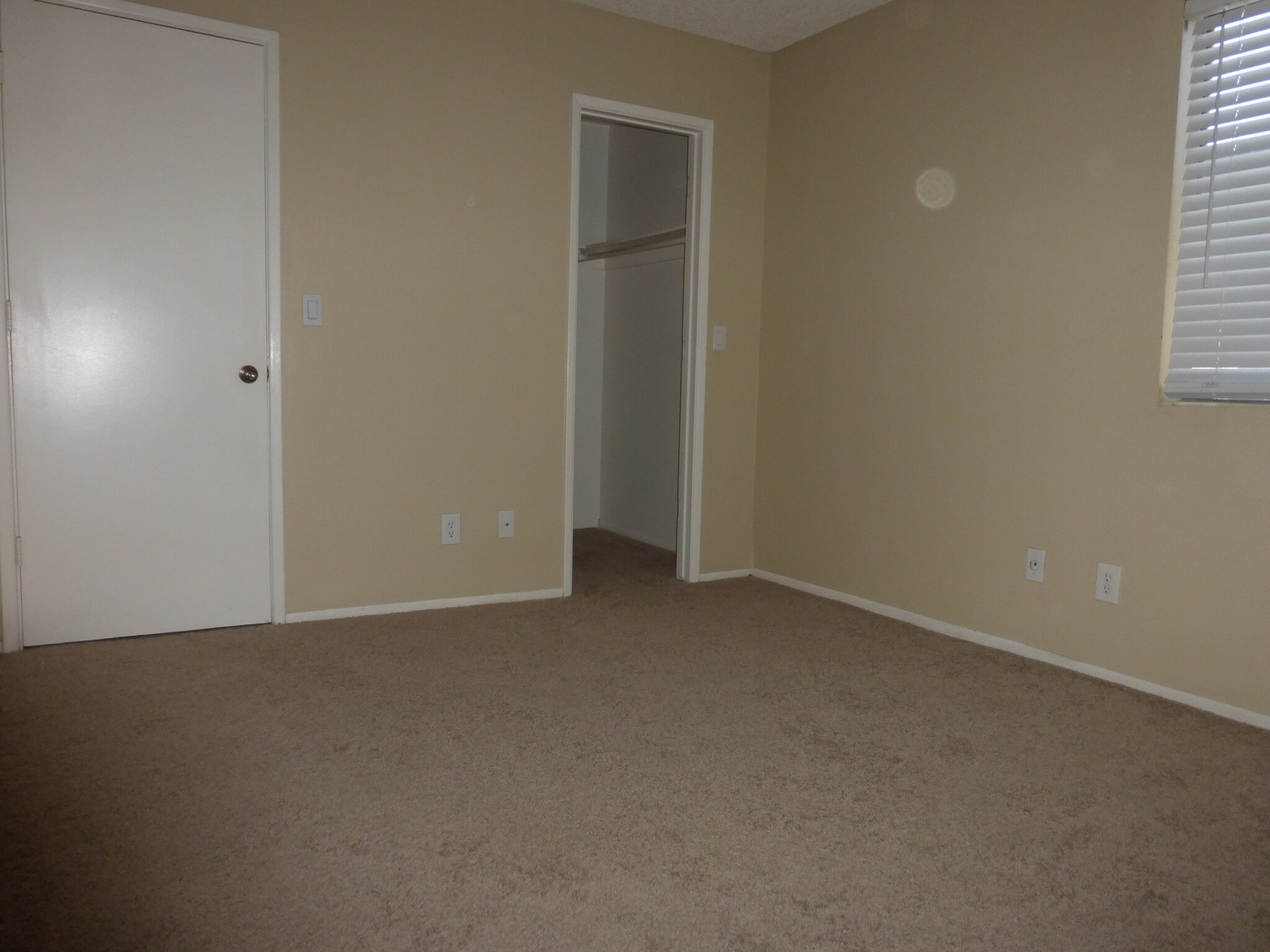 Building Photo - 700 W University Dr