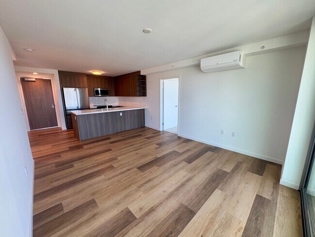 Building Photo - Brand new, high floor unit w/ All utilitie...