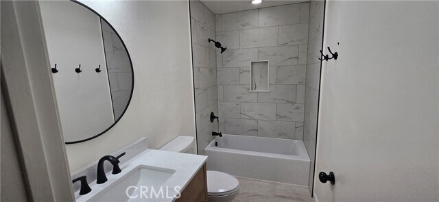 Building Photo - 751 Vía Los Santos