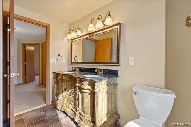 Building Photo - 37701 Fleetwood Dr
