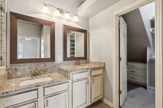 Building Photo - Elegant Living in Fountain Ridge – A Seren...