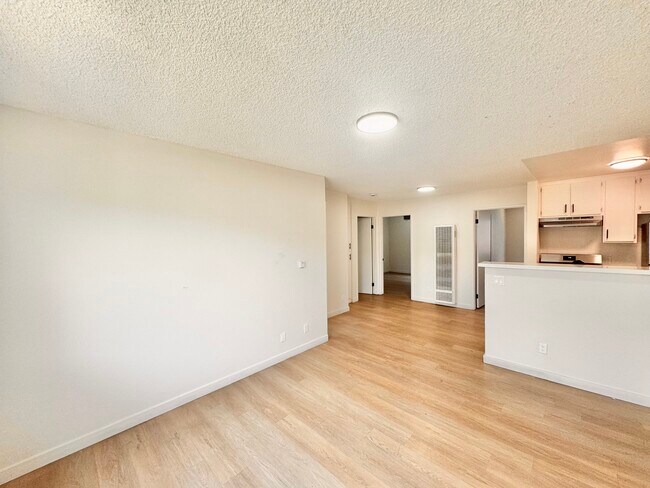 Building Photo - 607 W 82nd St