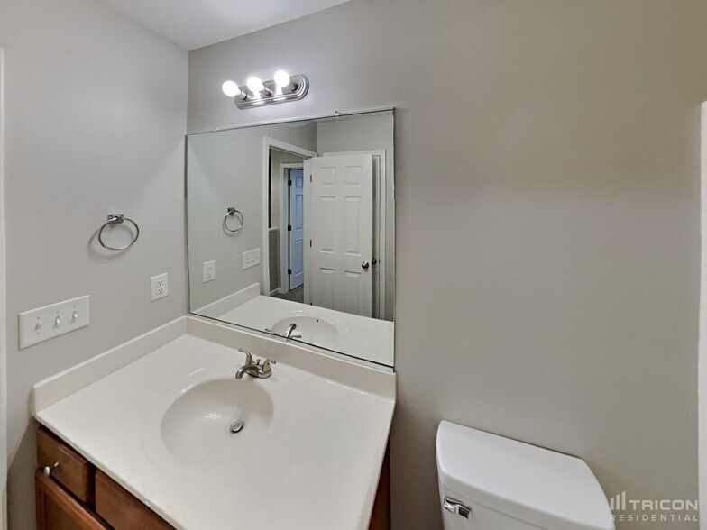 Building Photo - 4097 Village Park Ct