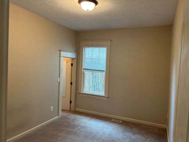 Building Photo - 3642 SE 27th Ave