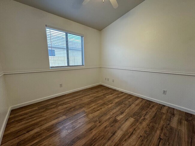 Building Photo - BEAUTIFUL 3 BEDROOM 2 BATHROOM HOME IN GOO...
