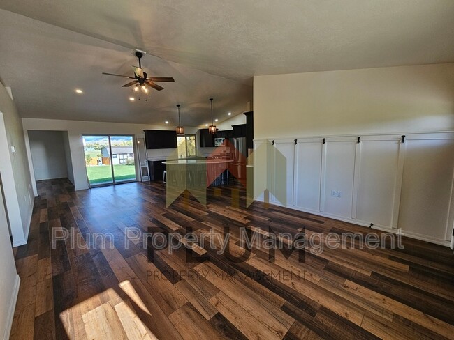 Building Photo - 522 Diane Ln