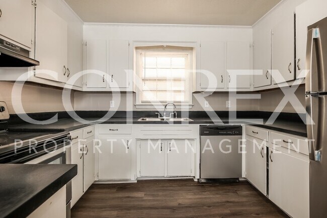 Building Photo - Spacious 5 Bedroom in Charleston!