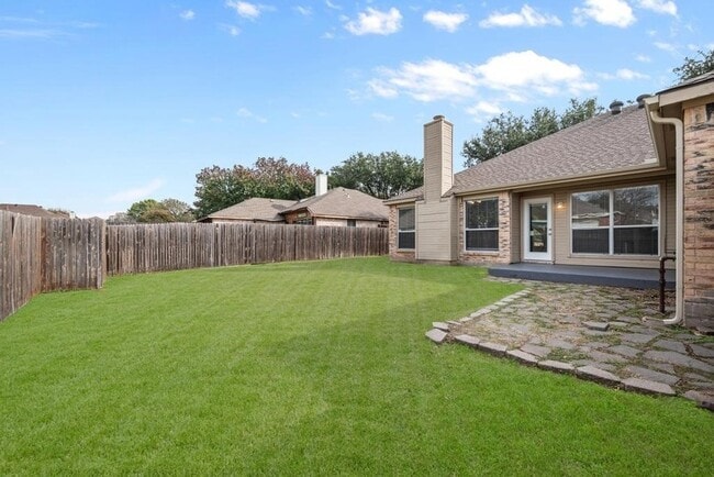 Building Photo - 7700 Glenoaks Dr