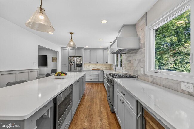 Building Photo - 723 Forest Ridge Dr
