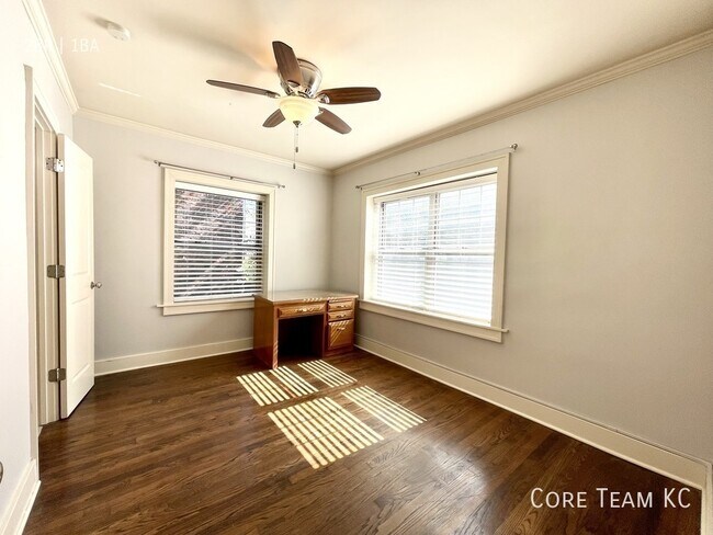 Building Photo - 710 W 48th St