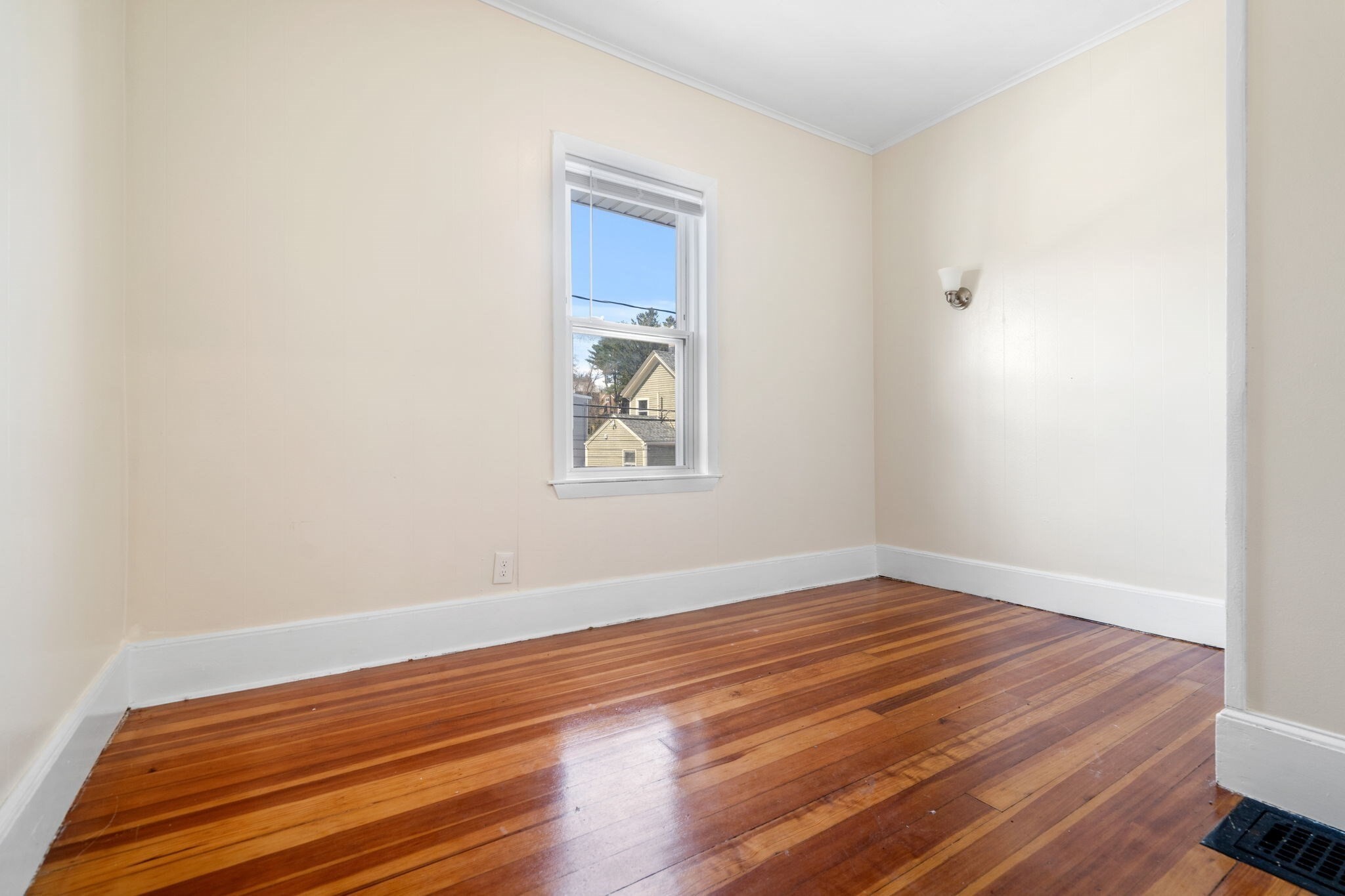 Bedroom 1 - 14 Child St