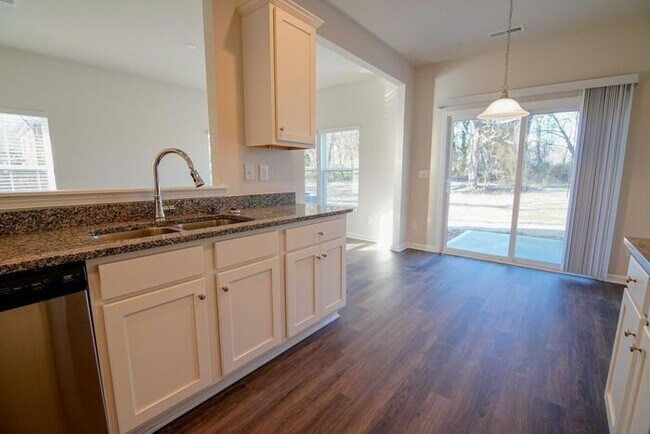 Building Photo - 3 Bedroom Duplex Home Available Now in Cherryville, NC