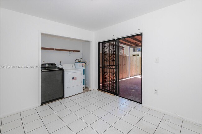 Building Photo - 1082 W 79th St