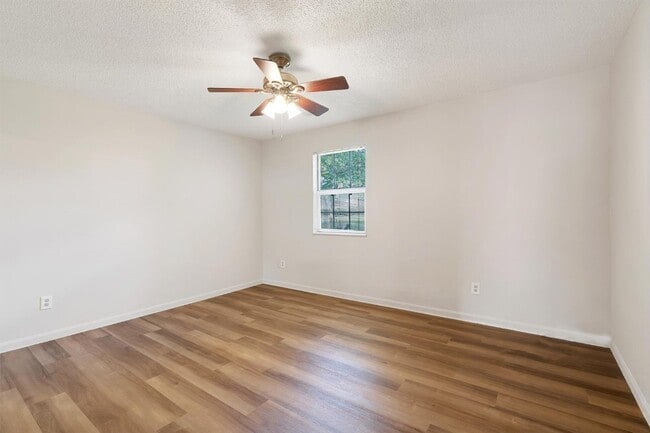 Building Photo - 1512 Oriole Ln