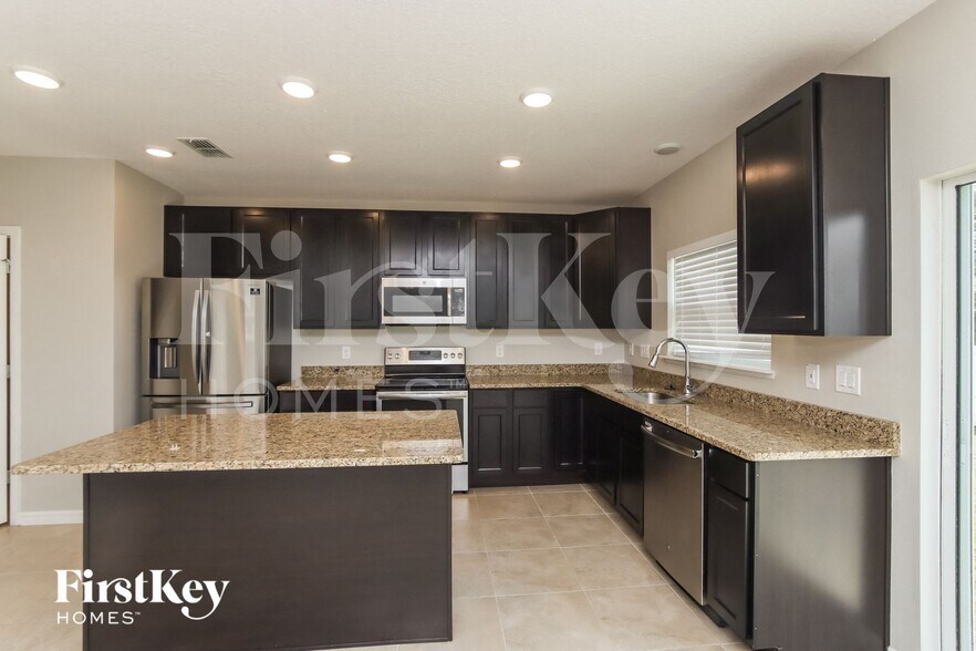 Building Photo - 2124 Paoli Dr NE