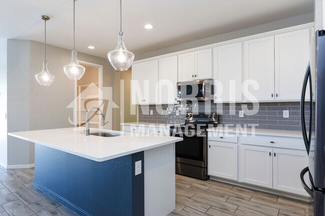 Building Photo - Beautiful Brand New Home with A POOL!