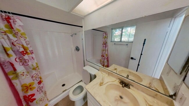 Building Photo - Charming 3 bedroom 2.5 bath Townhome in Co...