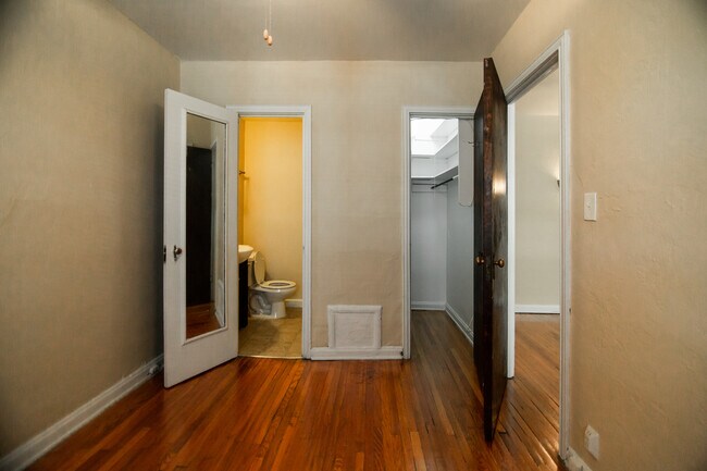 Building Photo - Traymore Apartments
