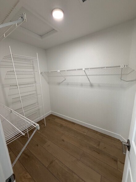 Building Photo - 1122 N 87th St