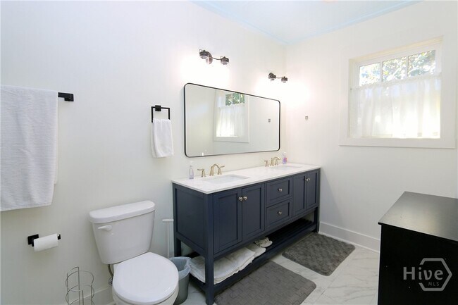 Building Photo - 201 Lovell Ave