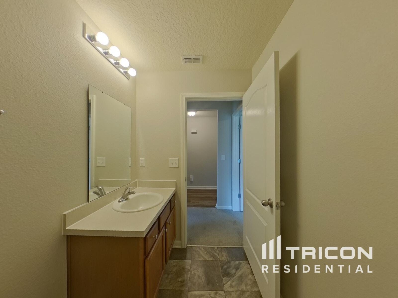Building Photo - 2072 Pebble Point Dr