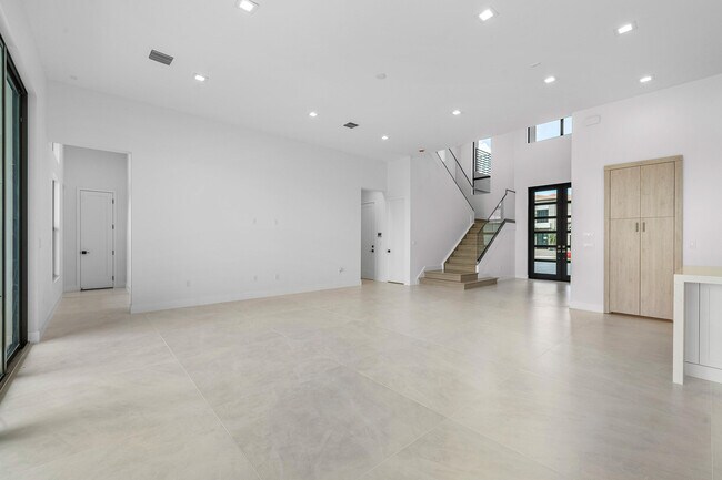 Building Photo - 9516 Riverside Pk Dr