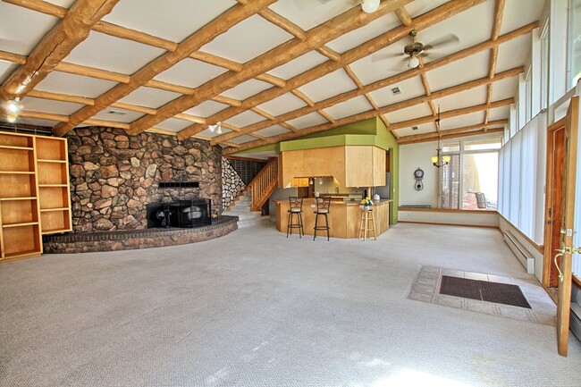 Building Photo - 3 bed 2 bath mountain rental