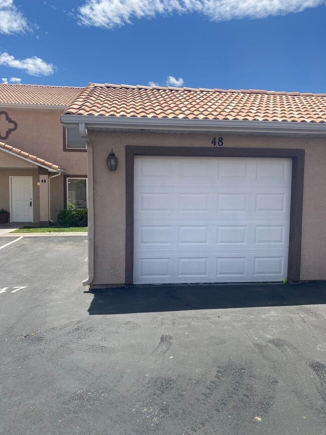 Building Photo - Woodbridge #48!! 3 Bed 2.5 Bath Home!