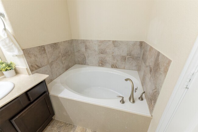 Building Photo - 11413 Hackmatack Way