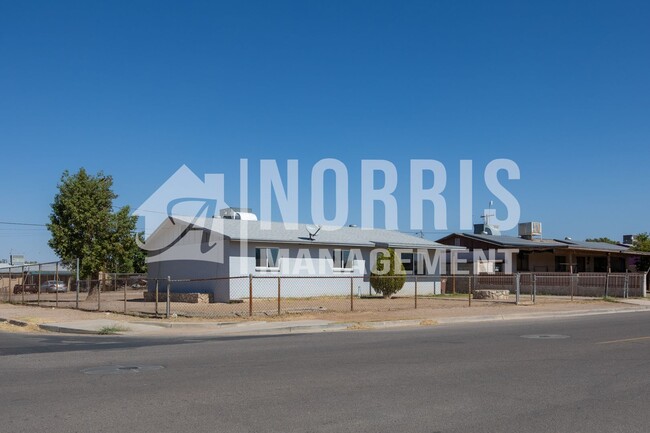 Building Photo - Great Home Located in Eloy at a Great Price!