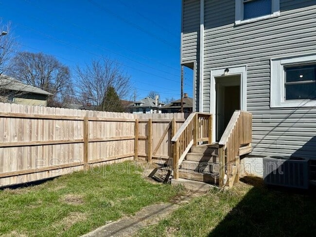 Building Photo - 2960 N Park Ave