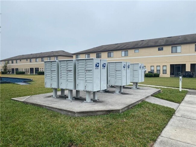 Building Photo - Bright & Stylish 3-Bedroom Townhome with Pond Views in Gated Seven Oaks