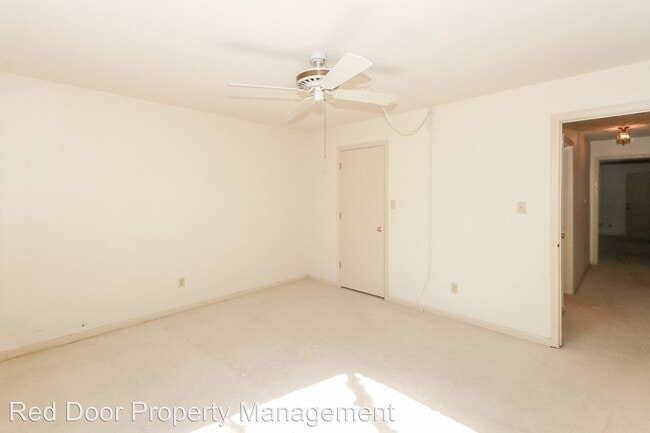 Building Photo - 7450 Lions Head Dr