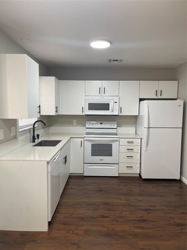 Building Photo - 2017 Oleander Blvd