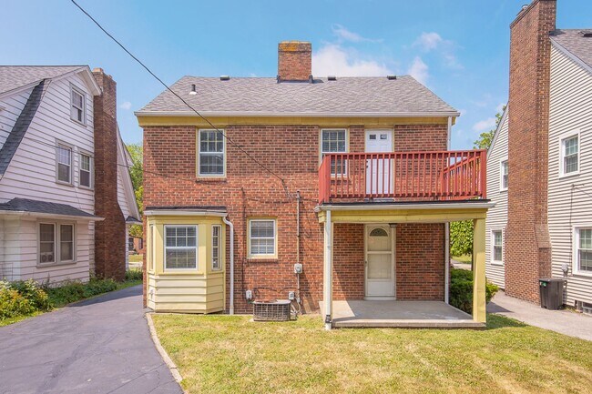 Building Photo - Charming 3 bedroom house Shaker Heights!!