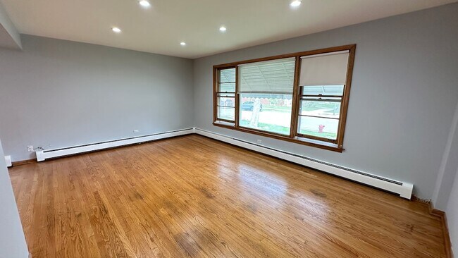 Building Photo - 5128 N Long Ave