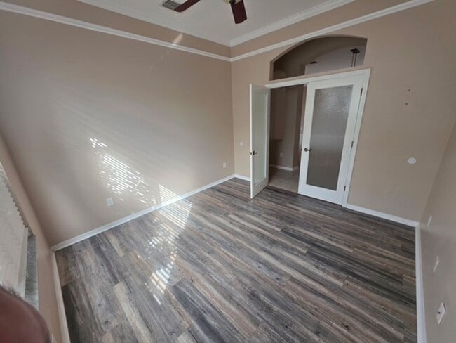 Building Photo - Beautiful and Spacious