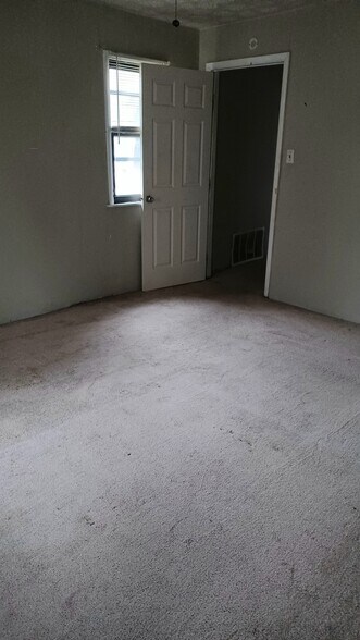 Building Photo - 120 Watkins Ave