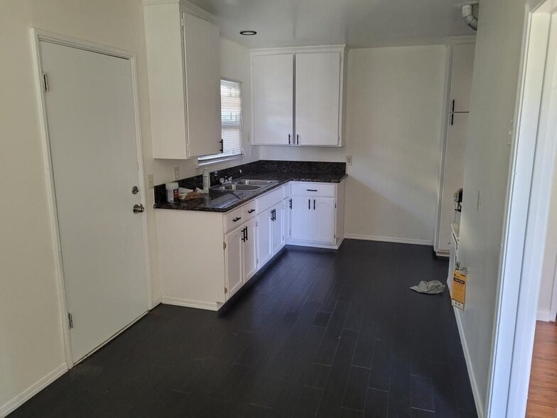 Building Photo - 966 Holly St