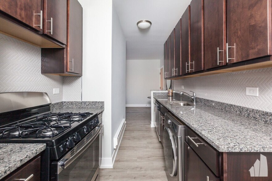 Building Photo - 705 W Brompton Ave