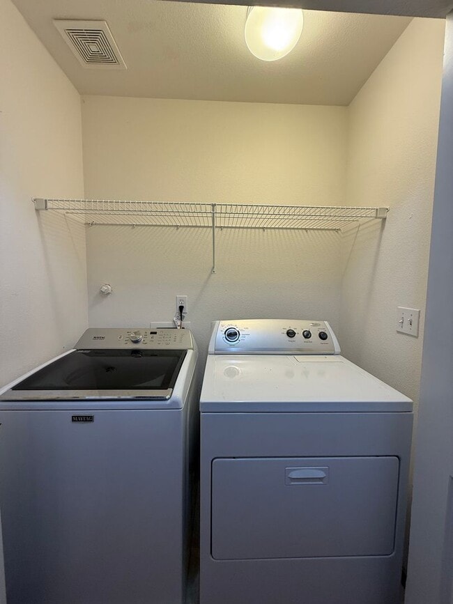 Building Photo - Private 4BD/3BTH Home on Quiet Drive | Lake Stevens Mission Ridge Community