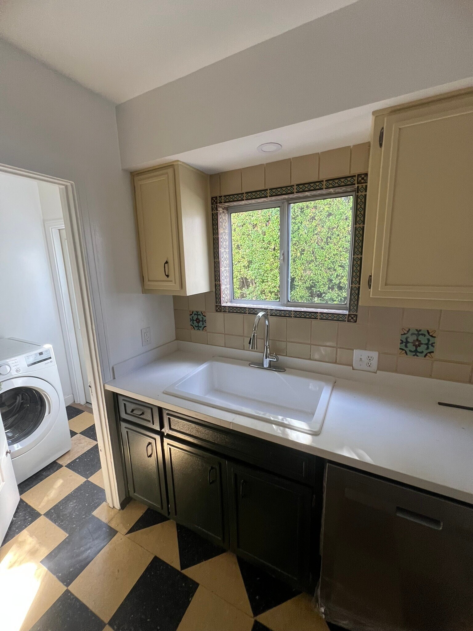 Building Photo - 1234 Keniston Ave