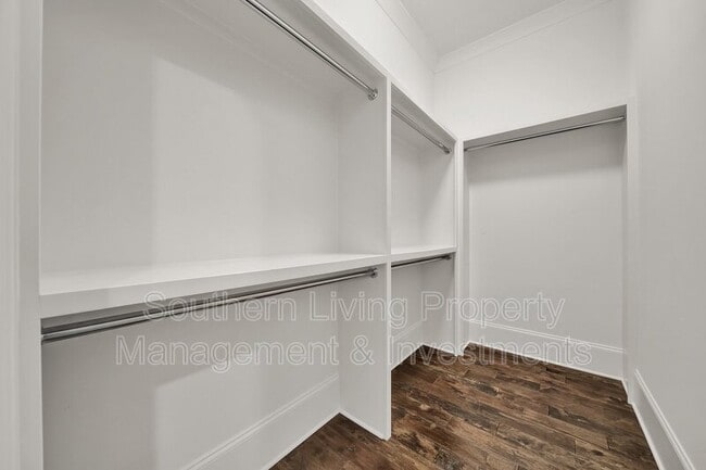 Building Photo - 2011 Sharon Ave