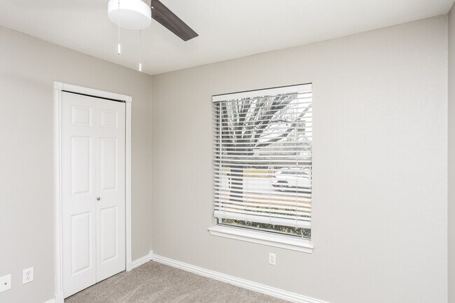 Building Photo - 2114 High Bluff Dr