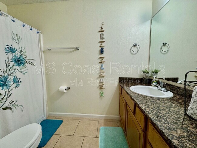 Building Photo - 1131 Century Oaks Dr