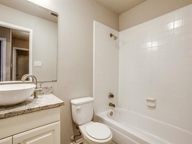 Building Photo - 428 Surrey Pl