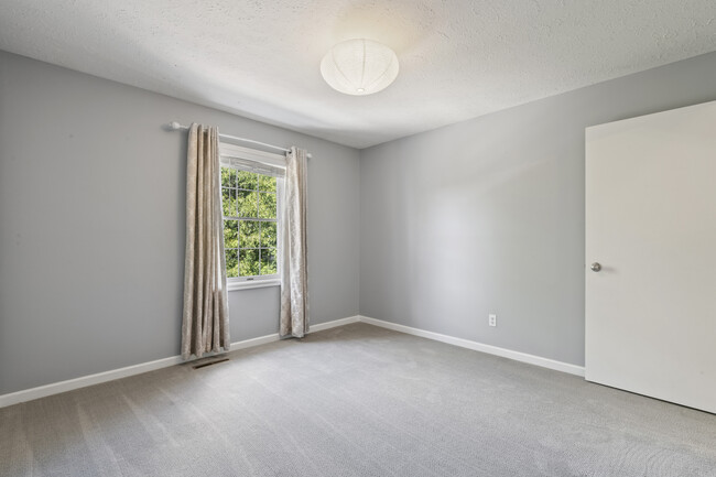 Building Photo - 4690 Lindbergh Dr