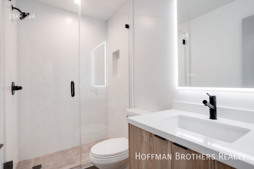 Building Photo - 950 Larrabee St