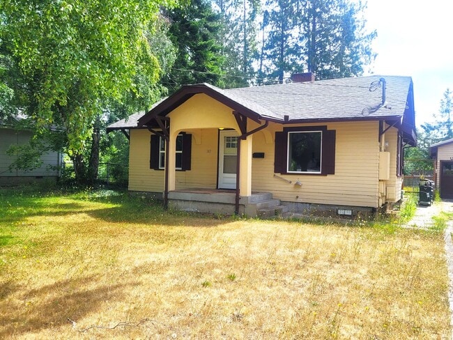 Primary Photo - Remodeled 3 Bedroom Plus Office with Large...