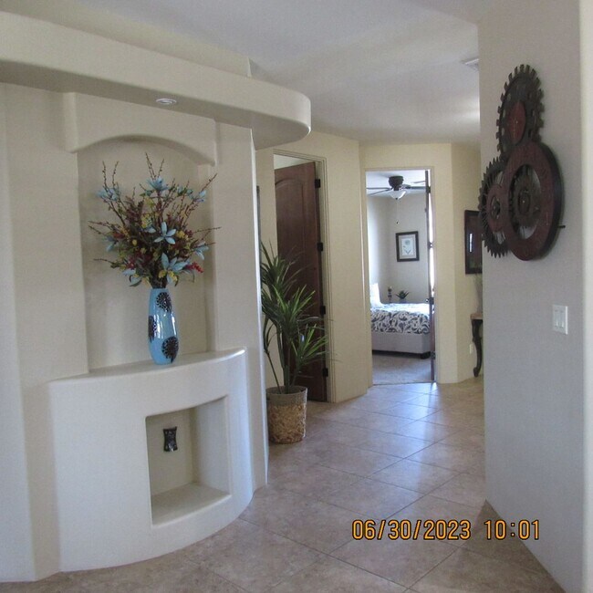 Building Photo - Beautiful Home with 57ft Boat Deep Garage! Can be rented Furnished or Unfurnished